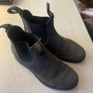 Blundstone dark blue size 8